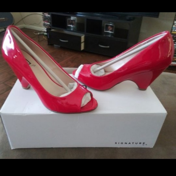 Red pumps - Picture 1 of 2